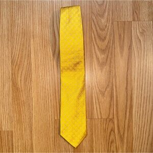 Brooks Brothers 346 Tie Necktie Yellow Blue Geometric 100% Silk USA Classic